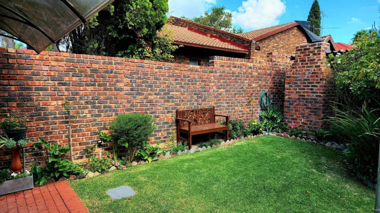 Lavender Villa No Loadshedding Kempton Park Exteriör bild